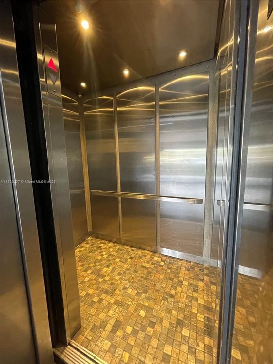 Lincoln Towers #C403 image #7