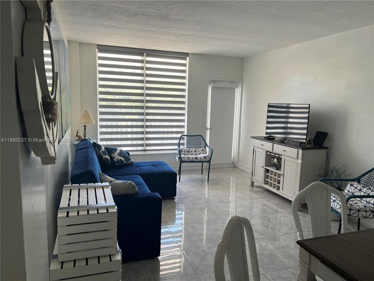 Lincoln Towers #C403 image #9