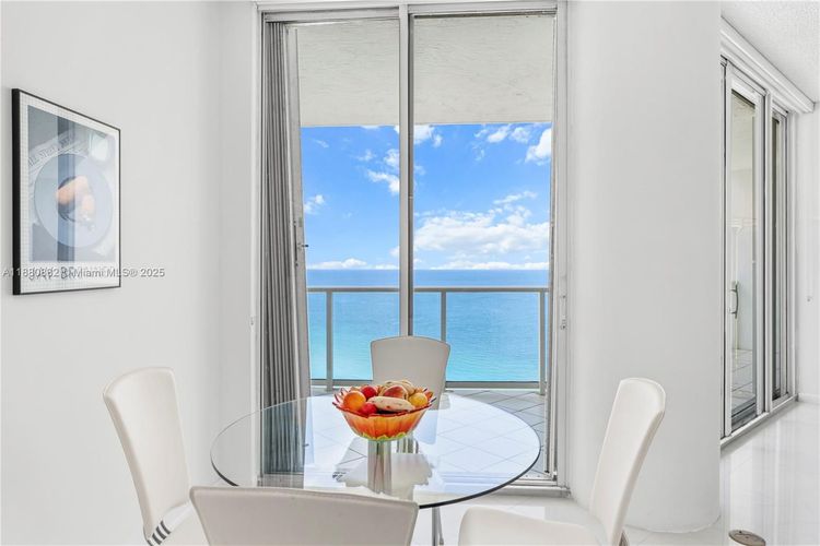 Oceania III #PH35C image #32