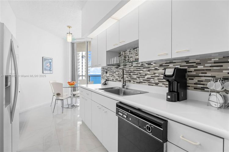 Oceania III #PH35C image #33