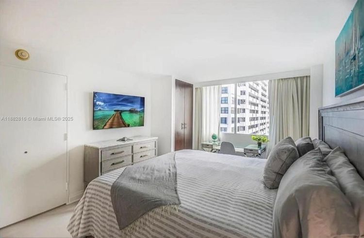 Gallery One DoubleTree #1103 image #11