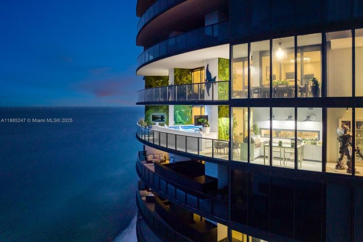 Porsche Design Tower #4405 image #10