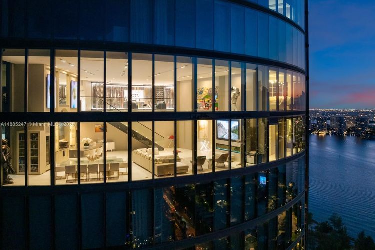 Porsche Design Tower #4405 image #11