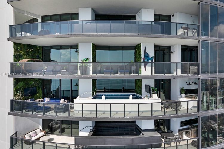 Porsche Design Tower #4405 image #13