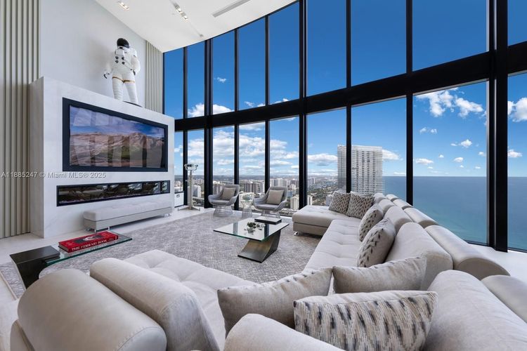 Porsche Design Tower #4405 image #17