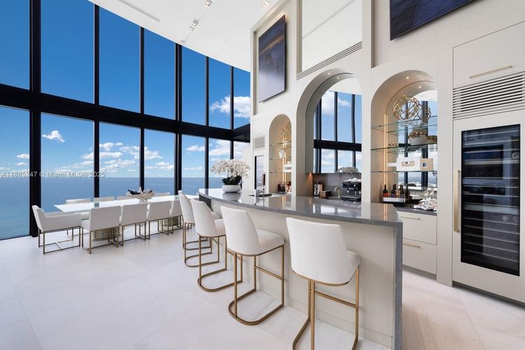 Porsche Design Tower #4405 image #19