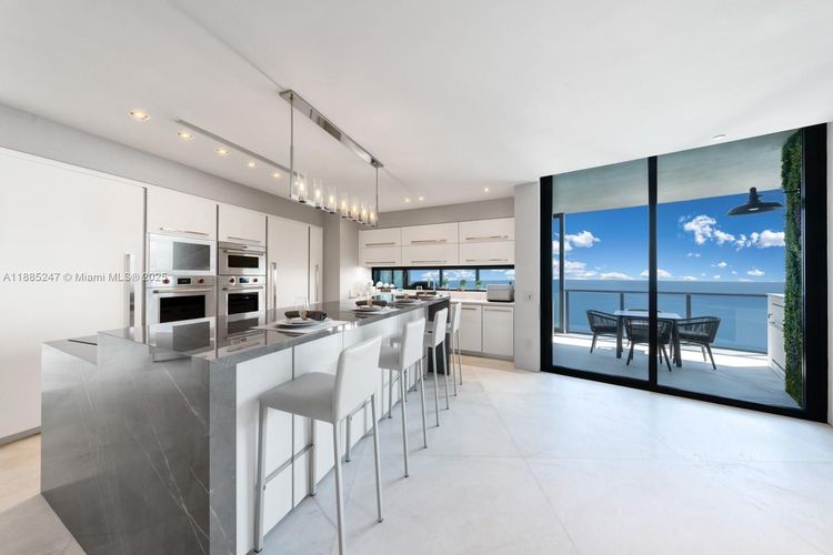 Porsche Design Tower #4405 image #21