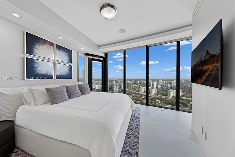 Porsche Design Tower #4405 image #30