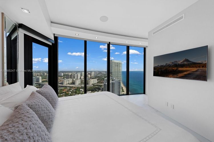 Porsche Design Tower #4405 image #32