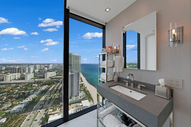 Porsche Design Tower #4405 image #33