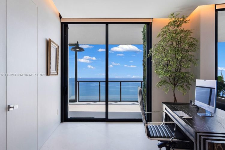 Porsche Design Tower #4405 image #47