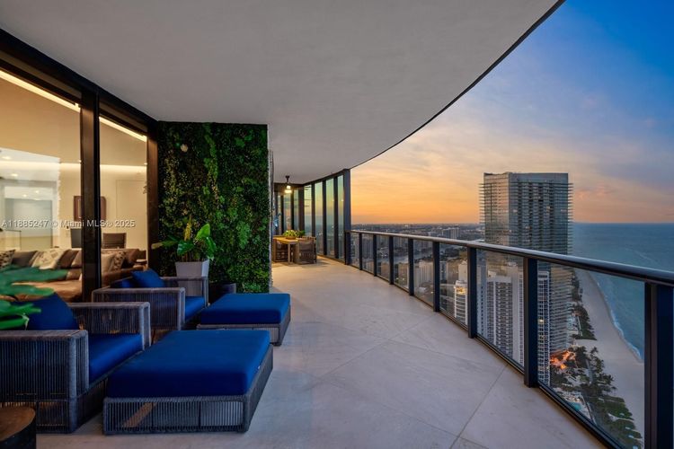 Porsche Design Tower #4405 image #63