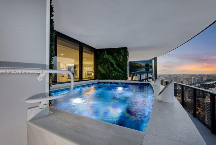 Porsche Design Tower #4405 image #72