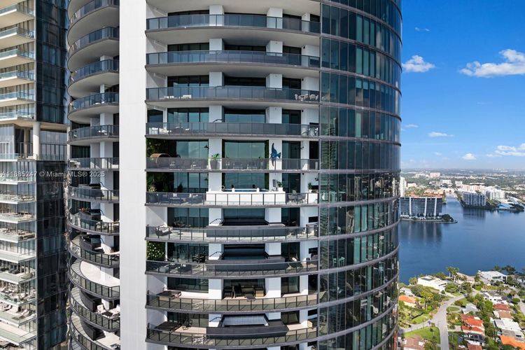 Porsche Design Tower #4405 image #7