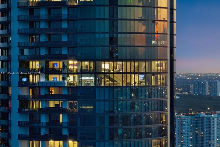 Porsche Design Tower #4405 image #9