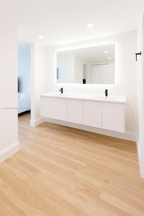 Commodore Club South #115 image #10