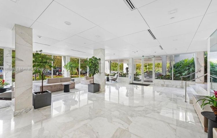 Commodore Club South #115 image #16