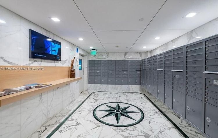 Commodore Club South #115 image #23