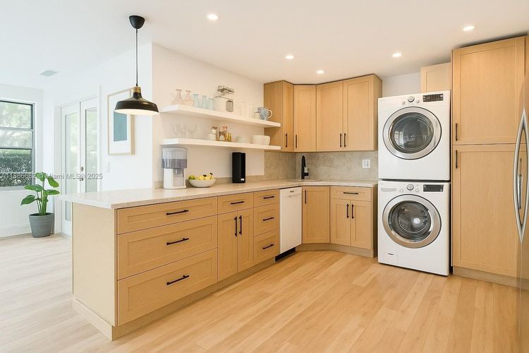 Commodore Club South #115 image #6