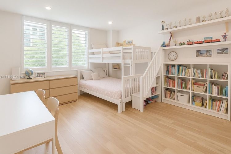 Commodore Club South #115 image #8