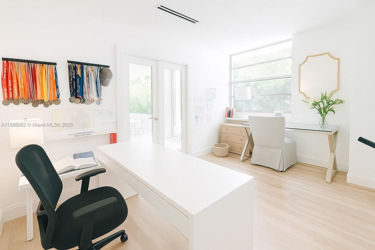 Commodore Club South #115 image #9