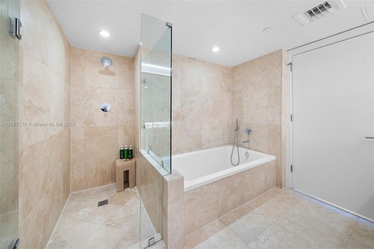 1 Hotel & Homes #1215 image #16