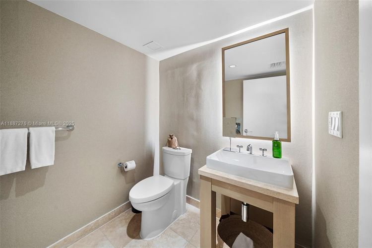 1 Hotel & Homes #1215 image #18