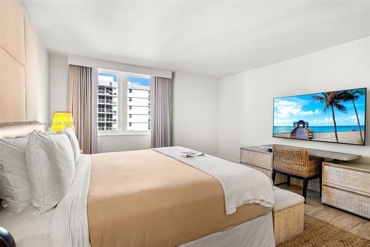 1 Hotel & Homes #1215 image #20