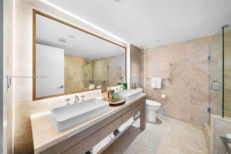 1 Hotel & Homes #1215 image #6