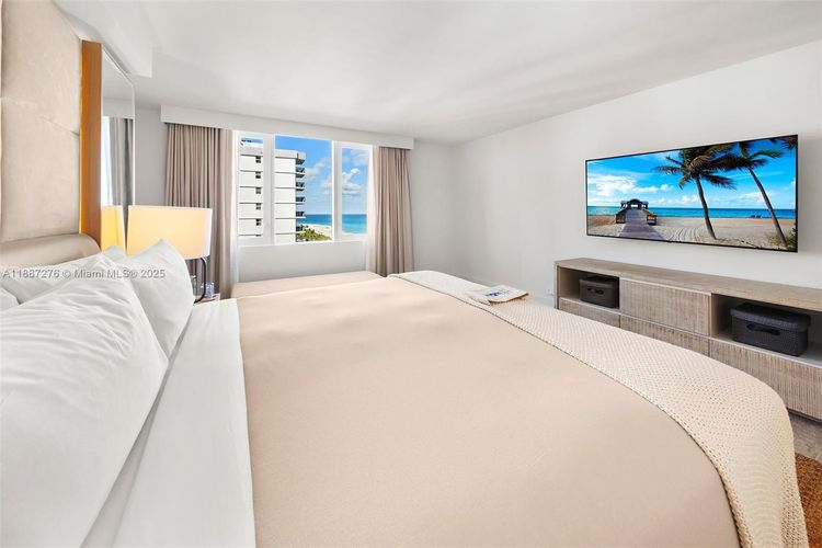 1 Hotel & Homes #1215 image #8