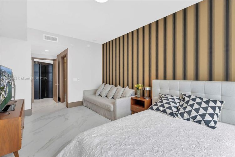 Marina Palms Yacht Club and Residences South Tower #1709 image #24