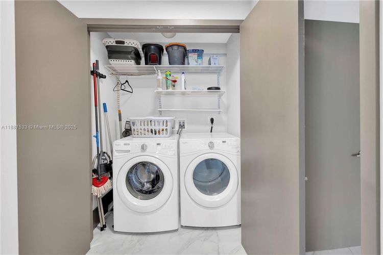 Marina Palms Yacht Club and Residences South Tower #1709 image #27