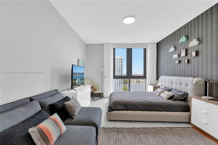 Marina Palms Yacht Club and Residences South Tower #1709 image #29