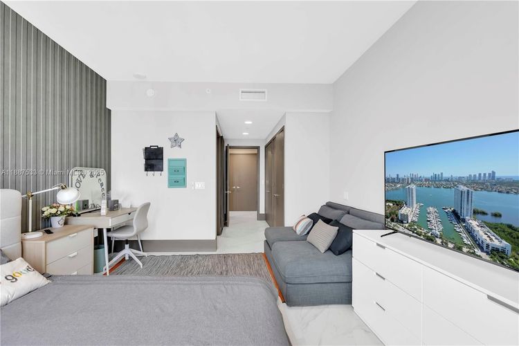 Marina Palms Yacht Club and Residences South Tower #1709 image #31