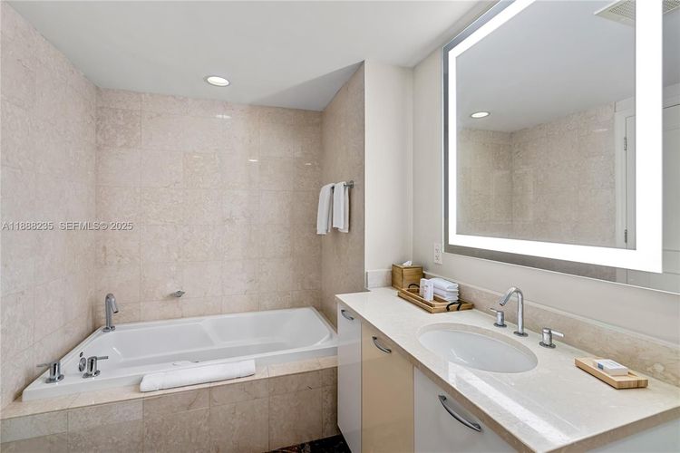 Hilton Q Club #1215 image #14