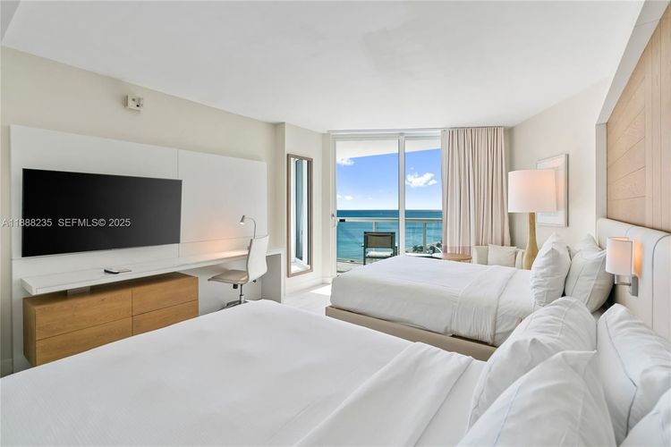 Hilton Q Club #1215 image #20