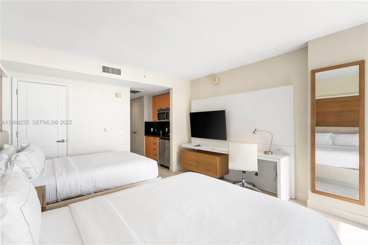 Hilton Q Club #1215 image #25
