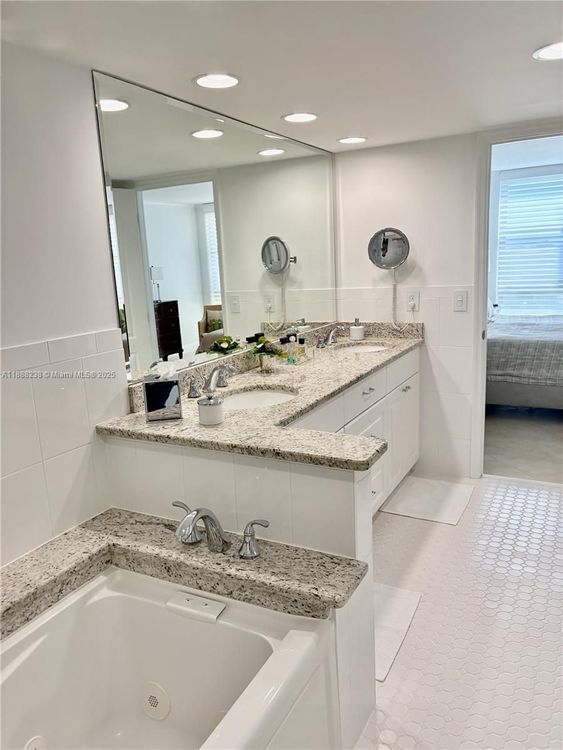 Biltmore II #718 image #20