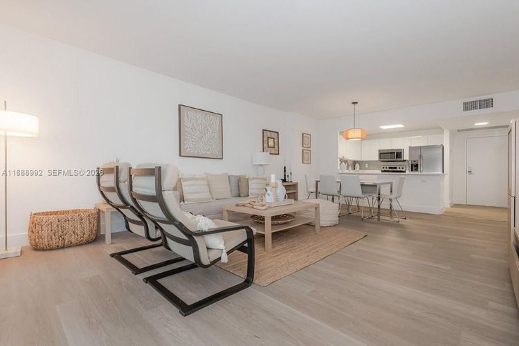 Roney Palace #333 image #6