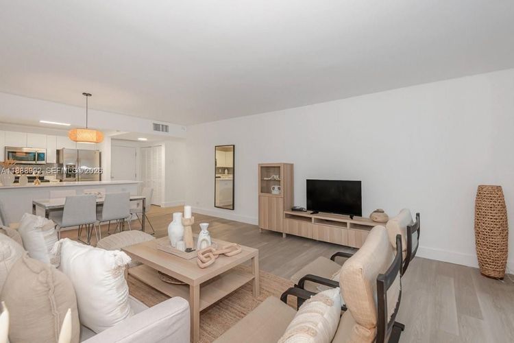 Roney Palace #333 image #7