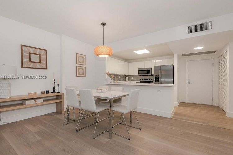 Roney Palace #333 image #8