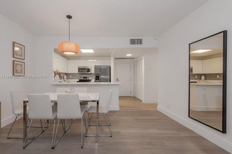 Roney Palace #333 image #9