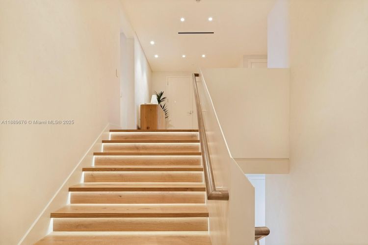 Turnberry Ocean Club Residences #2301 image #22