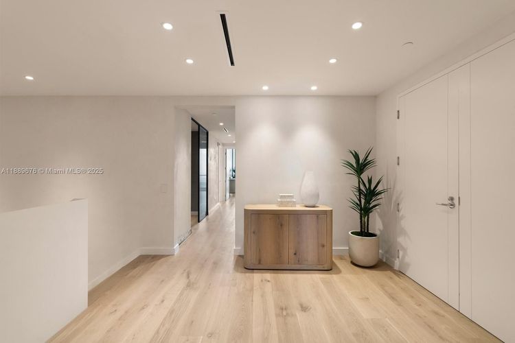 Turnberry Ocean Club Residences #2301 image #23