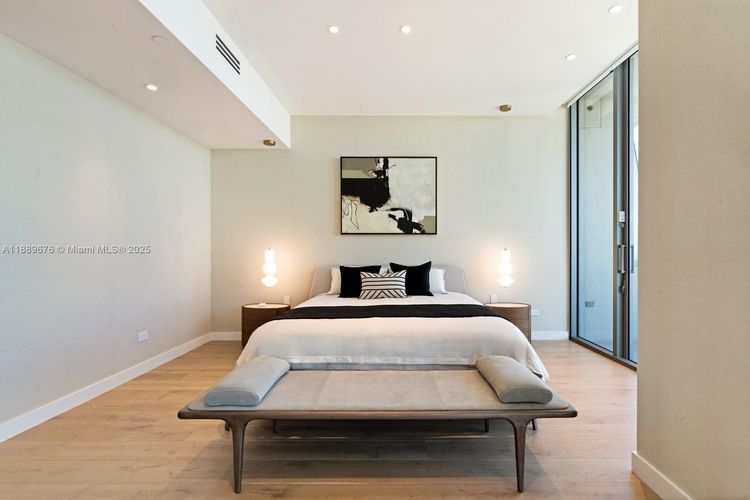 Turnberry Ocean Club Residences #2301 image #40