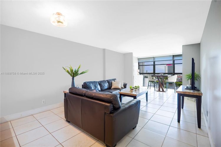 200 Leslie Condo #526 image #10