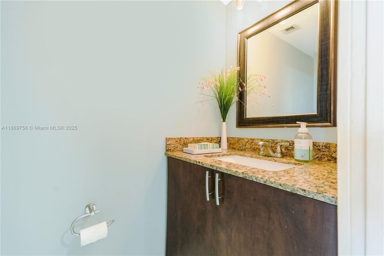 200 Leslie Condo #526 image #11