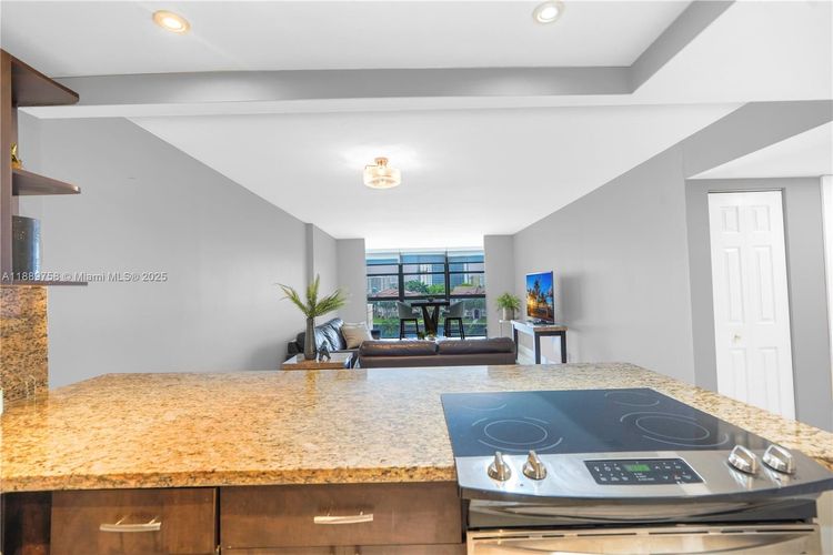 200 Leslie Condo #526 image #12