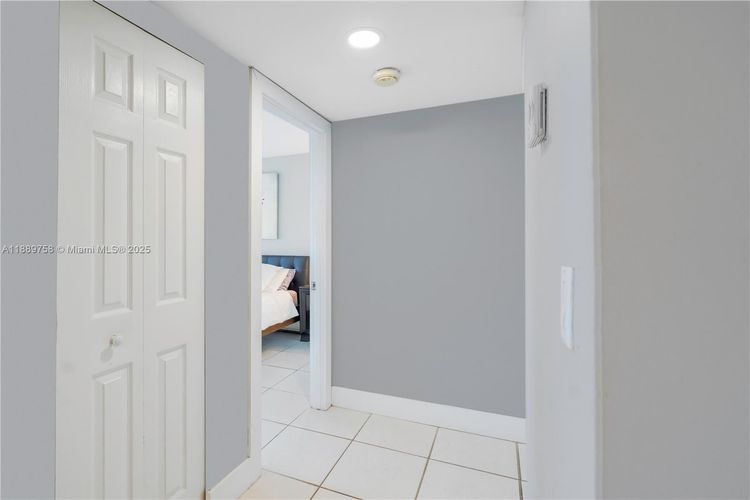 200 Leslie Condo #526 image #14