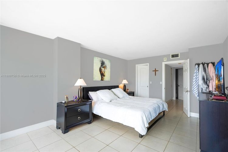 200 Leslie Condo #526 image #17